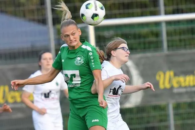 Sophia Steinemann (l.) und die DJK-Frauen peilen in Billerbeck die nächsten drei Zähler an.
