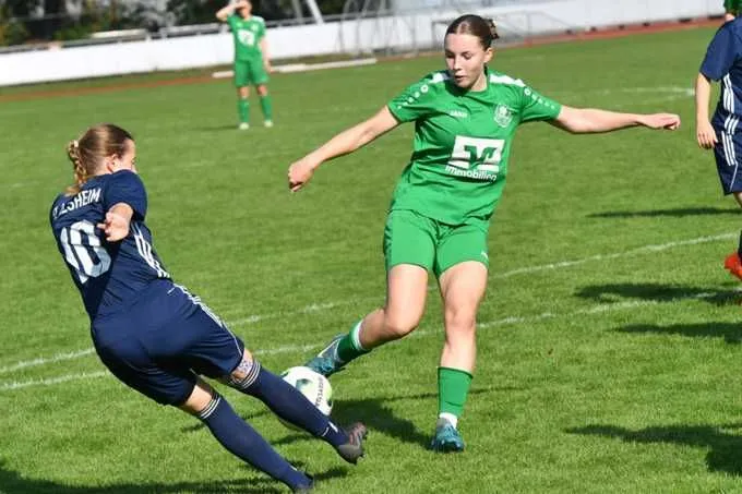 Sarah Bladt (r.) brachte nach ihrer Einwechslung zur Pause viel Schwung ins Spiel der DJK-Frauen.