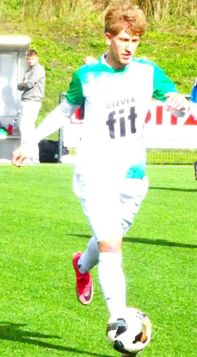 Luca Widemann und die A-Junioren der JSG Arminia/SW Esch deklassierten die Ibbenbürener SV im Derby mit 11:0.