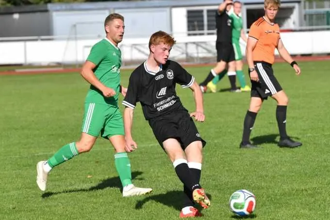 Der A-Jugendliche Michel Rohlmann (r.) wird von der DJK Arminia Ibbenbüren in den kommenden Wochen dringend gebraucht.